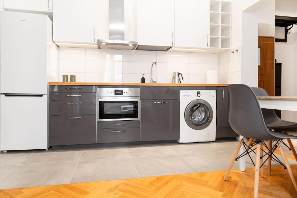 Househost Apt - Krowoderska 55 Krakow Dış mekan fotoğraf